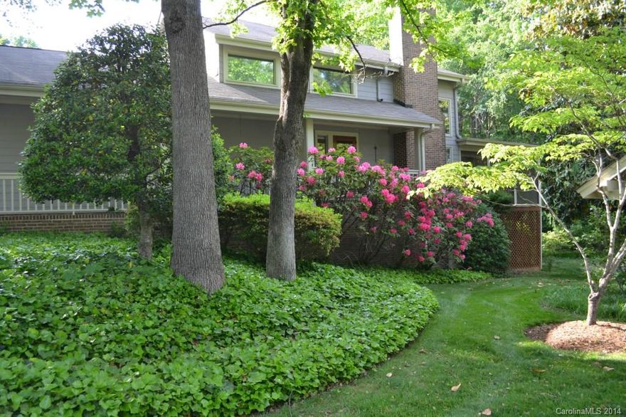 Beautiful end unit tucked away in the heart of south Charlotte. This townhome has living space for everyone. on 3 finished levels. Sharon View Place blends classic contemporary style with warmth and charm. Hardwoods throughout most of main. Floor to ceiling stone fireplace in sunken LR. Master on main. 2 BR's and loft up. Huge basement with fireplace in rec room, exercise room and study with built in bookshelves. 2 car garage. A rare find!