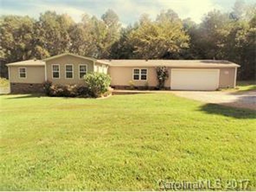 Priced to sell!!!! Formal living room, family room with fireplace, kitchen with breakfast area, laundry room, split
bedroom plan. Breakfast room opens to large 625 sq ft deck that overlooks wooded back yard. Bonus room added
in 2009, new heat pump in 2015. oversized garage added in 2009 and new roof in 2011. Schedule an appointment today!!!!