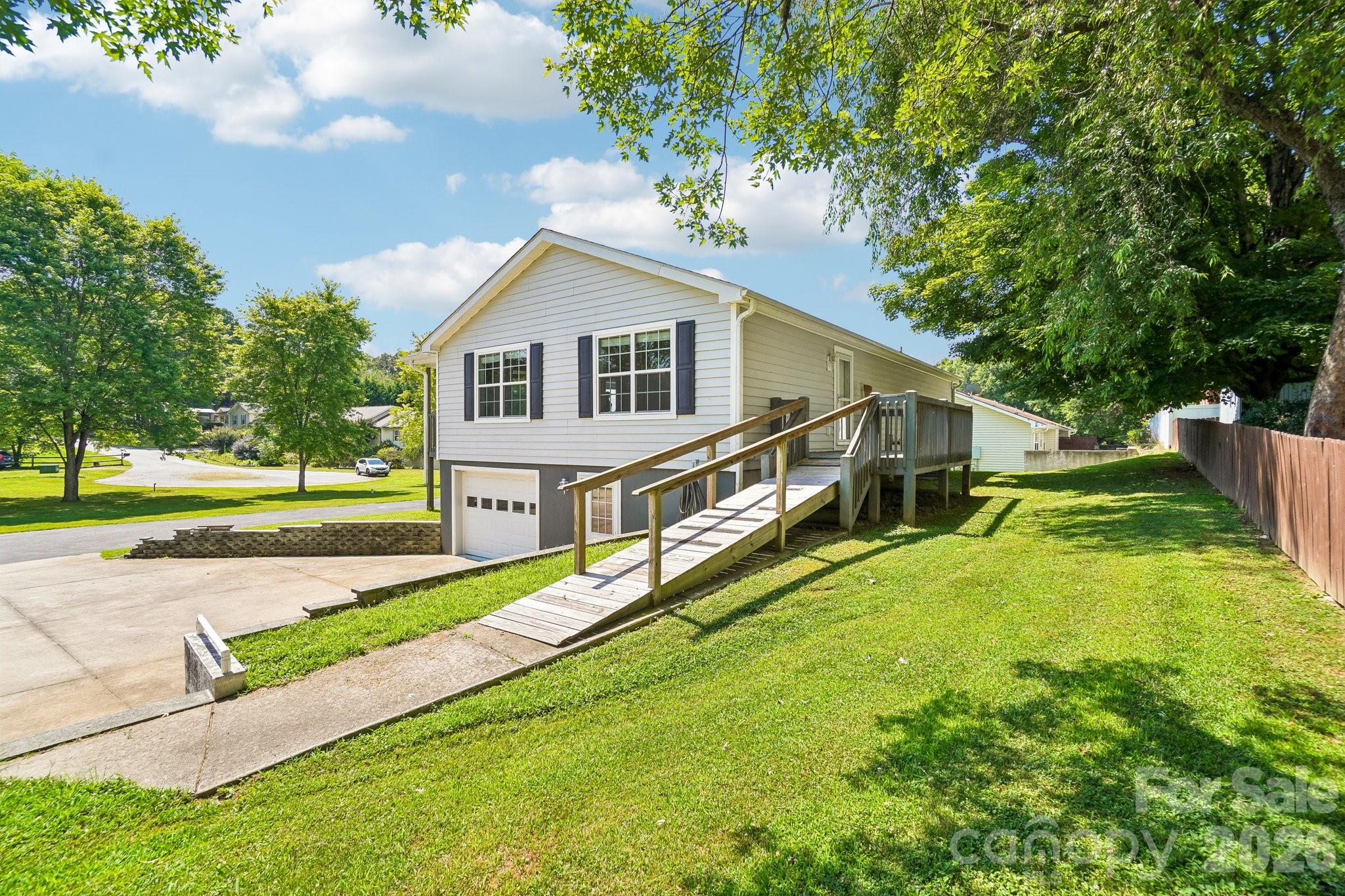 119 E Meadow Lane