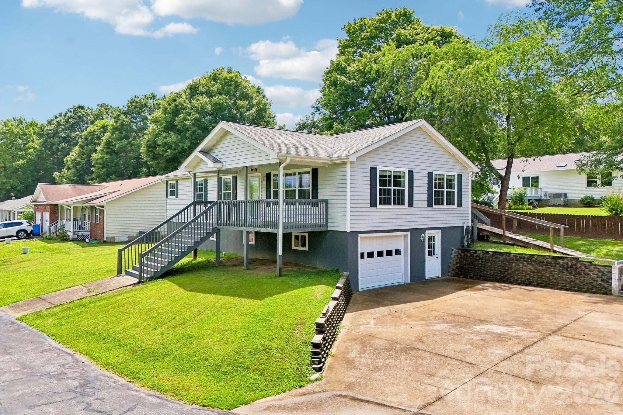 119 E Meadow Lane