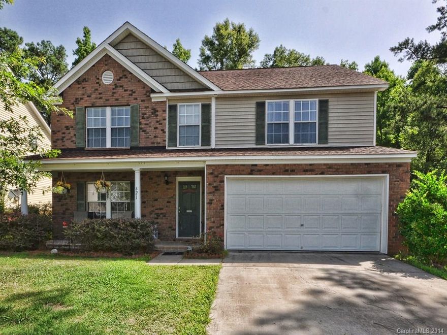 Fantastic home w/formal living/dining. Brand new flooring in entryway, powder room, dining room & kitchen. Nice open layout perfect for entertaining. Upstairs bedrooms are HUGE w/plenty of closet space. Very private backyard w/green space to the right. New roof in 2012.This home won't disappoint!!! This lovely community offers a community pool & 2 stocked catch & release fishing ponds. 1 yr warranty included by seller.