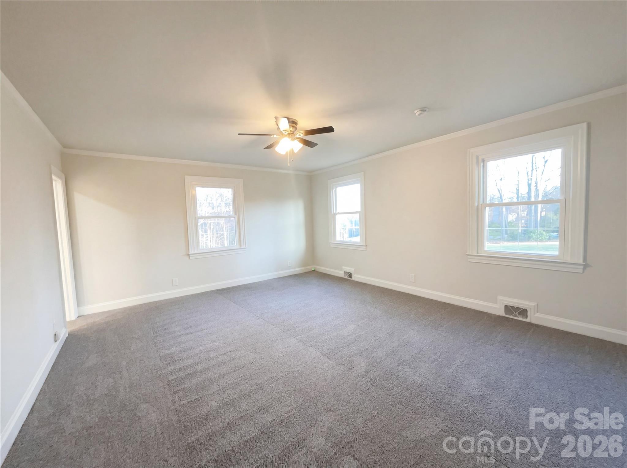 207 Gleneagles Road E