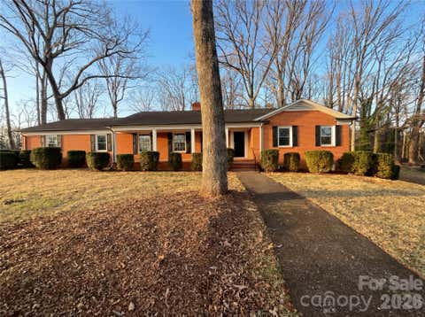 Photo for 207 Gleneagles Road E