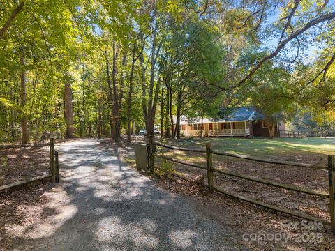 5945 Lindenwood Drive Matthews NC 28104