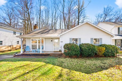 Photo of 5620 Running Wood Lane, Charlotte, NC 28215 (MLS # 4343916)