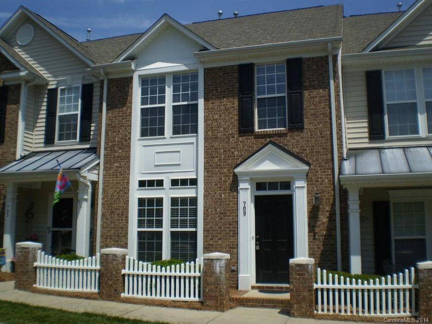 Townhome with formal dining, island in the kitchen, 2 bedroom, 2.5 baths.  Great location near shopping, restaurants and I-77.