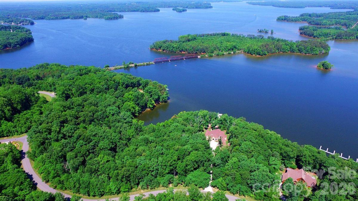 Yachtsmans Point - Land