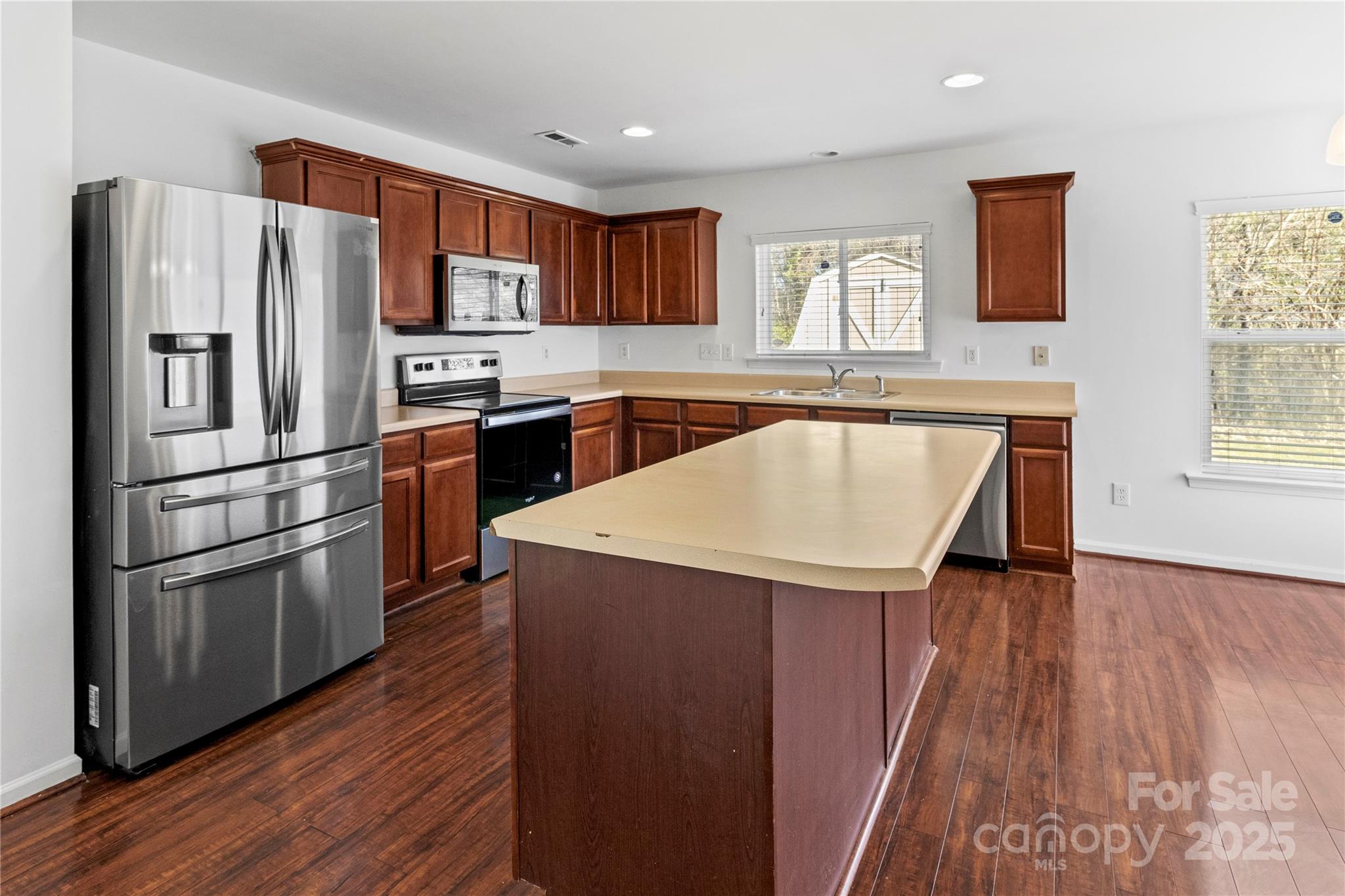 Hamilton Lakes - Residential