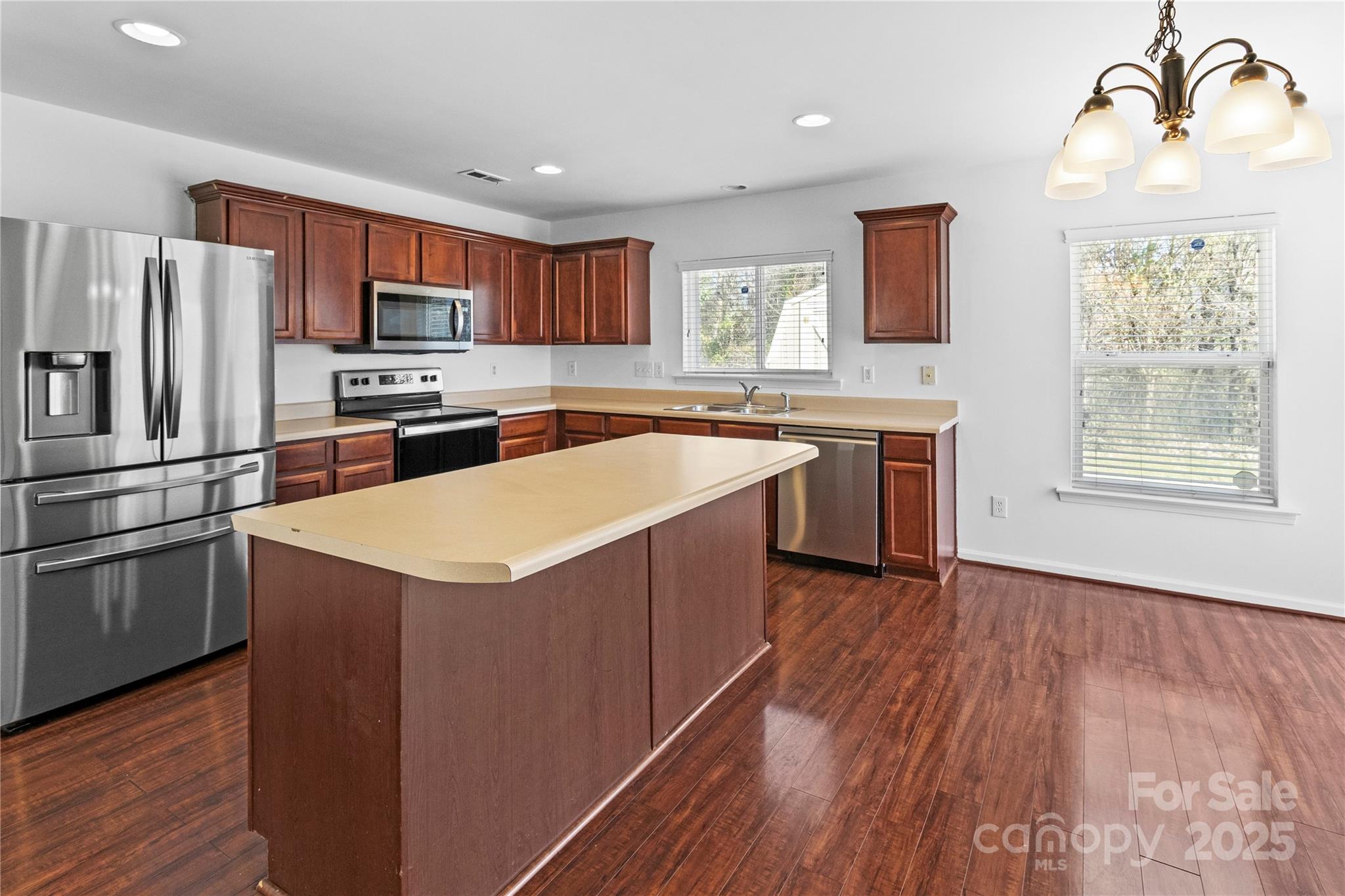 Hamilton Lakes - Residential