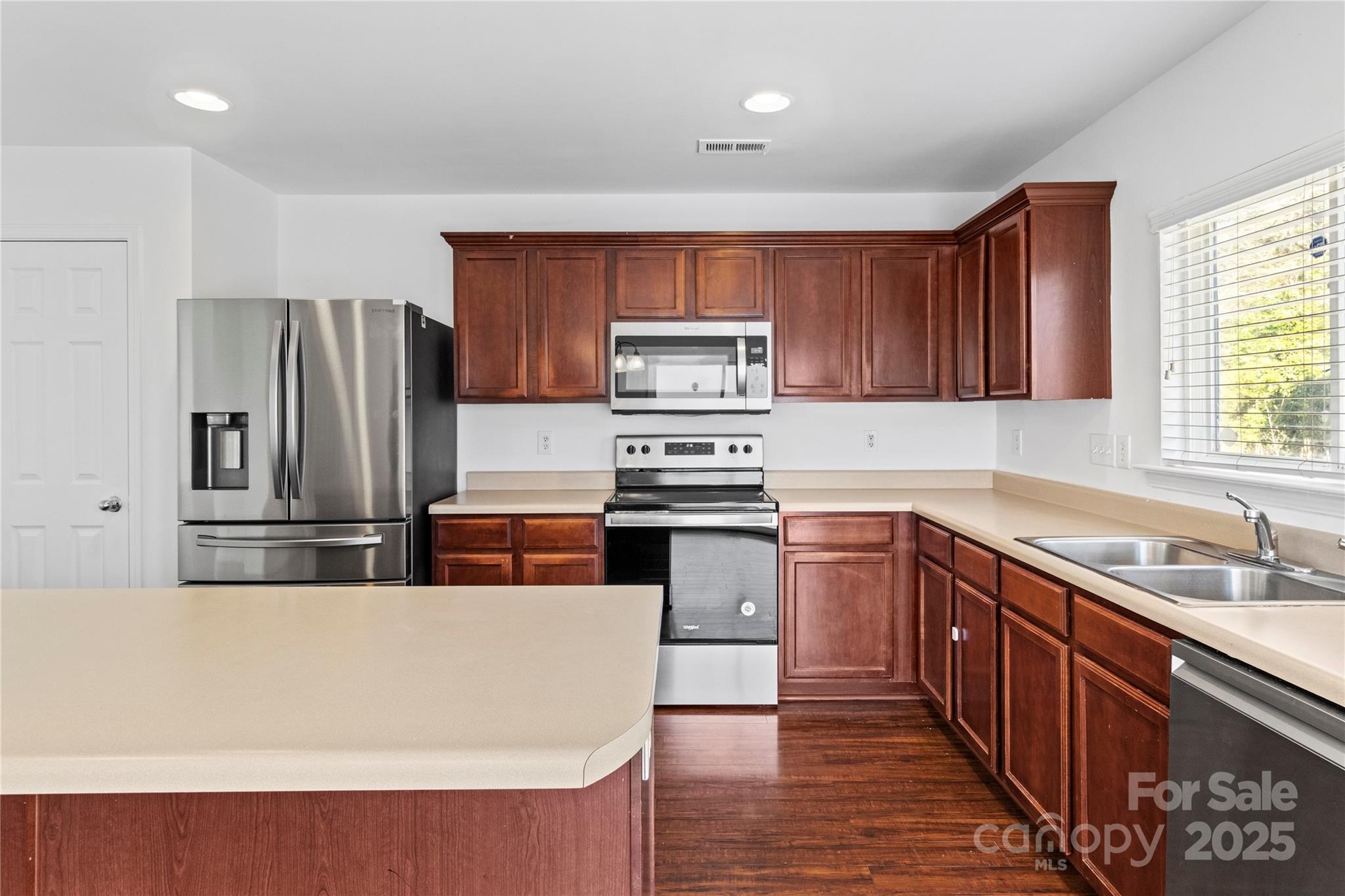 Hamilton Lakes - Residential