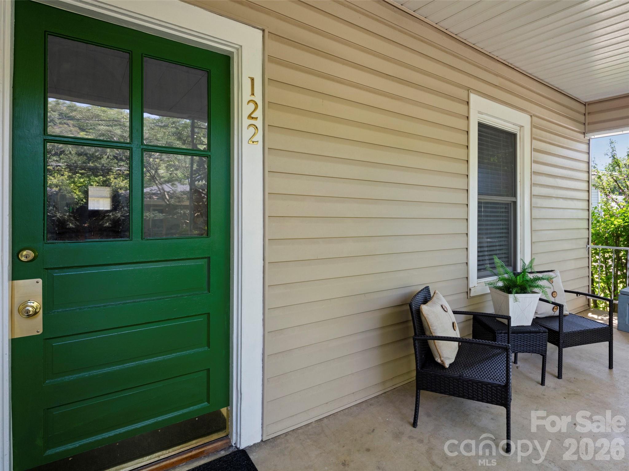 122 Edwards Avenue