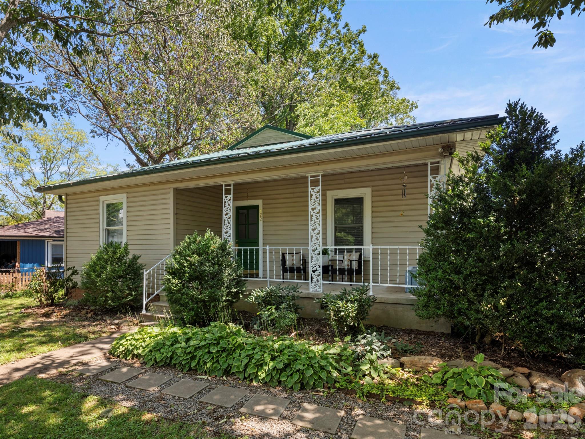 122 Edwards Avenue