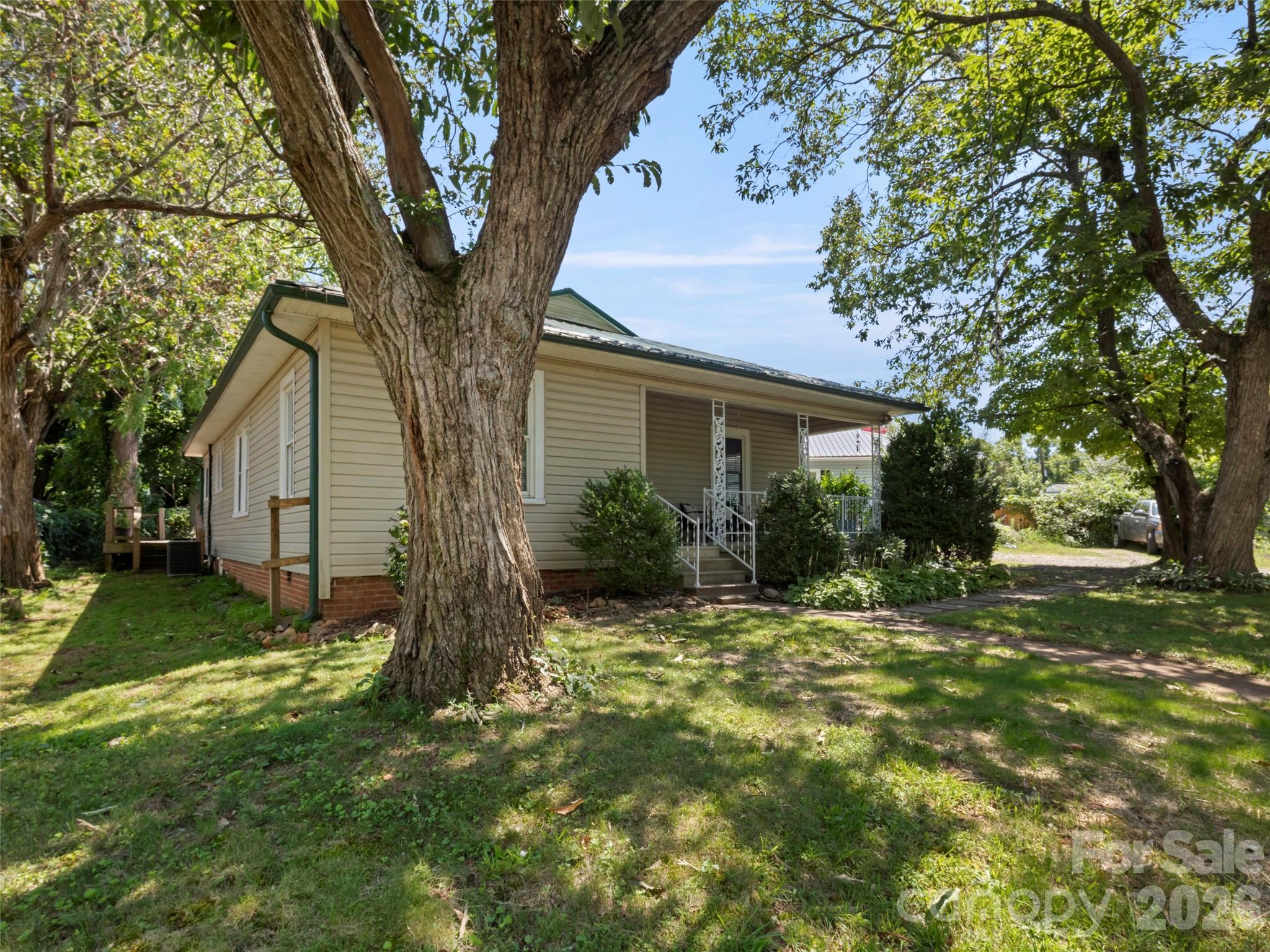 122 Edwards Avenue