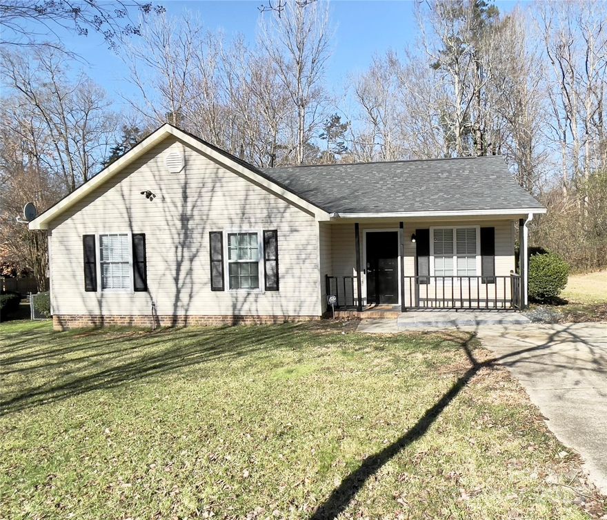 Welcome to this charming and affordable 3-bedroom, 2-bathroom home in Charlotte, priced under $300K with no HOA! This home features an open floorplan that creates a bright and spacious living area, perfect for everyday living and entertaining. The comfortable-sized bedrooms offer plenty of space for rest and relaxation. The primary bedroom includes its own private bathroom with a shower, providing a quiet retreat. Whether you're a first-time homebuyer or looking to downsize, this home offers great value in a convenient location. Don’t miss the opportunity to make this lovely home yours!