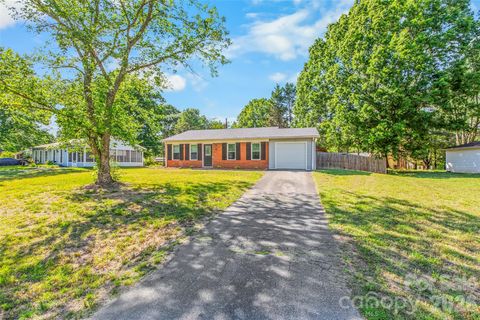 Photo of 355 Weatherford Drive, King, NC 27021 (MLS # 4384919)