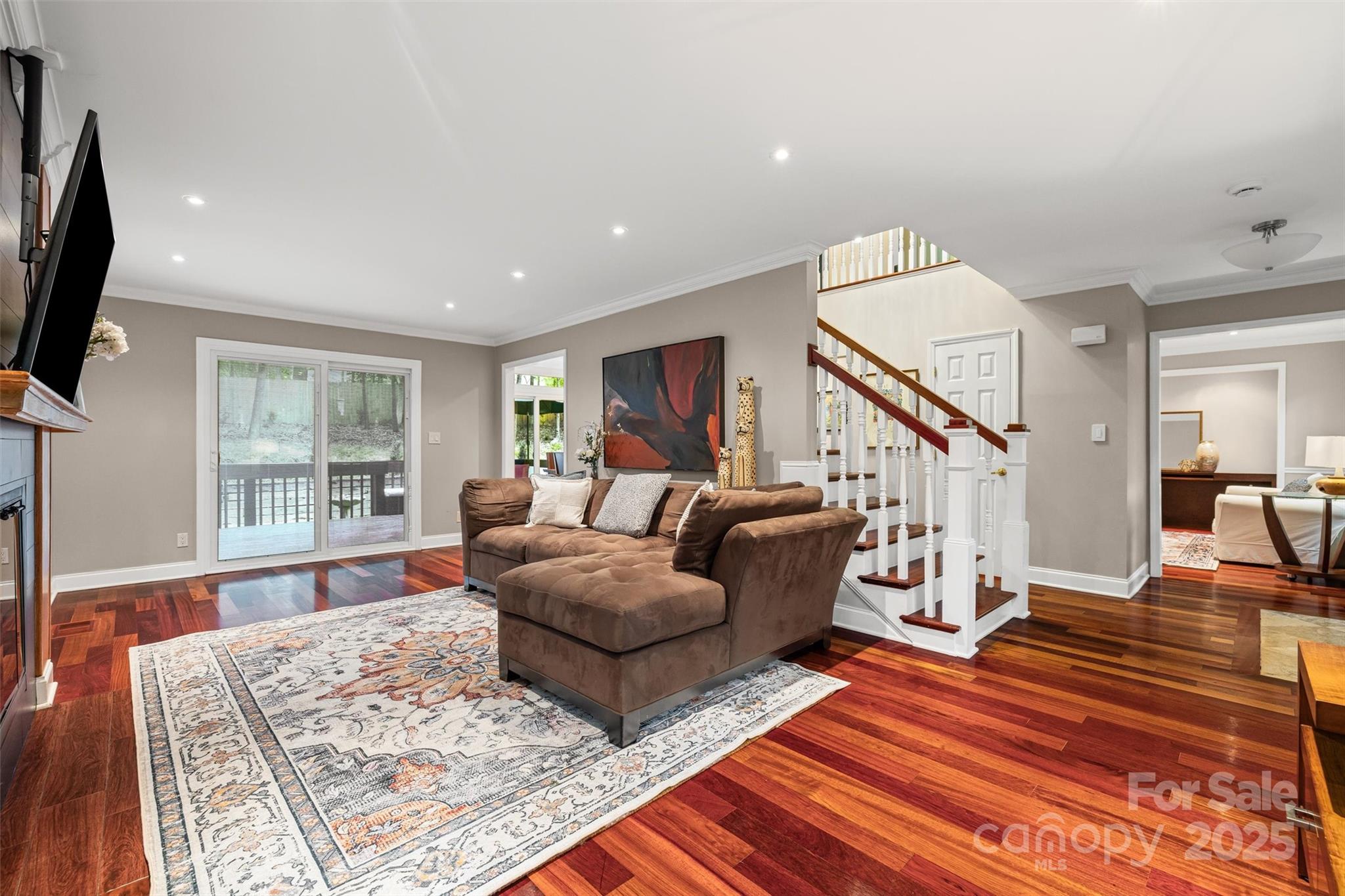 605 Giles Court