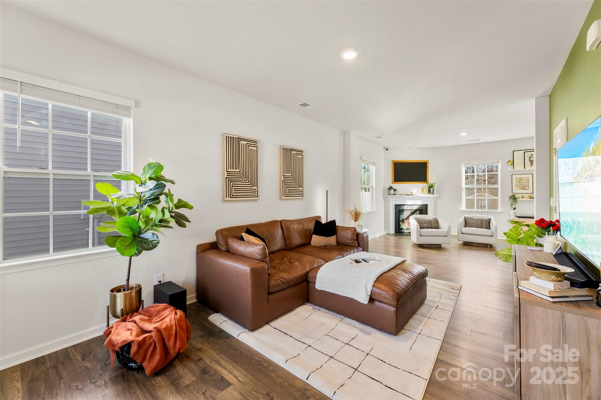 7585 Stonehouse Drive