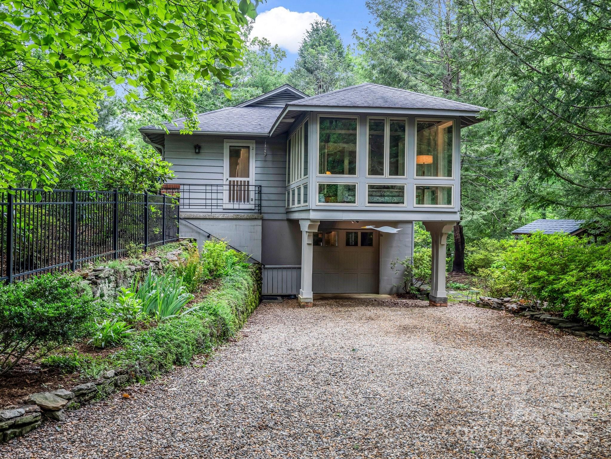 185 Greenstoke Loop
