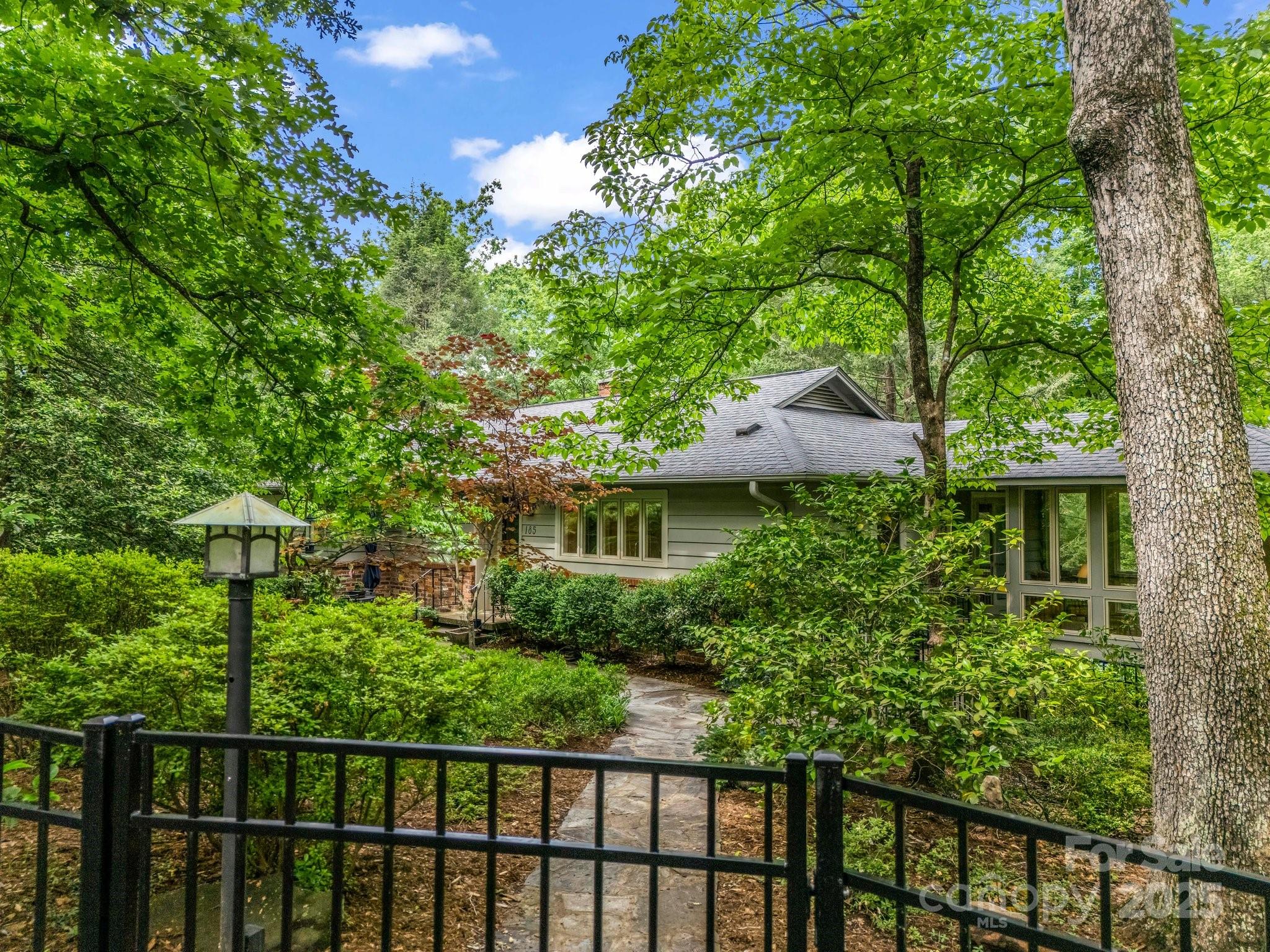 185 Greenstoke Loop