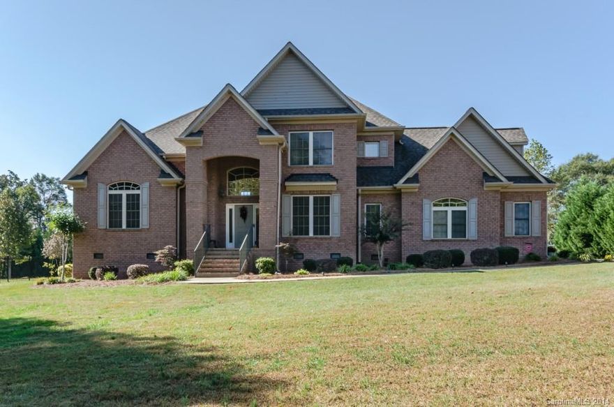 This truly beautiful all brick home is on 1.01 acre in Greenbriar Farms. Open floor plan. Beautiful kitchen with SS appliances, granite counter tops.  Hardwood floors. Master suite on main has beautiful trey ceiling. Master bath has large tub and large shower. Two story great room.  Many windows for natural light. Oil rubbed bronze hardware. Screened in porch. Low county taxes! Make offer today.