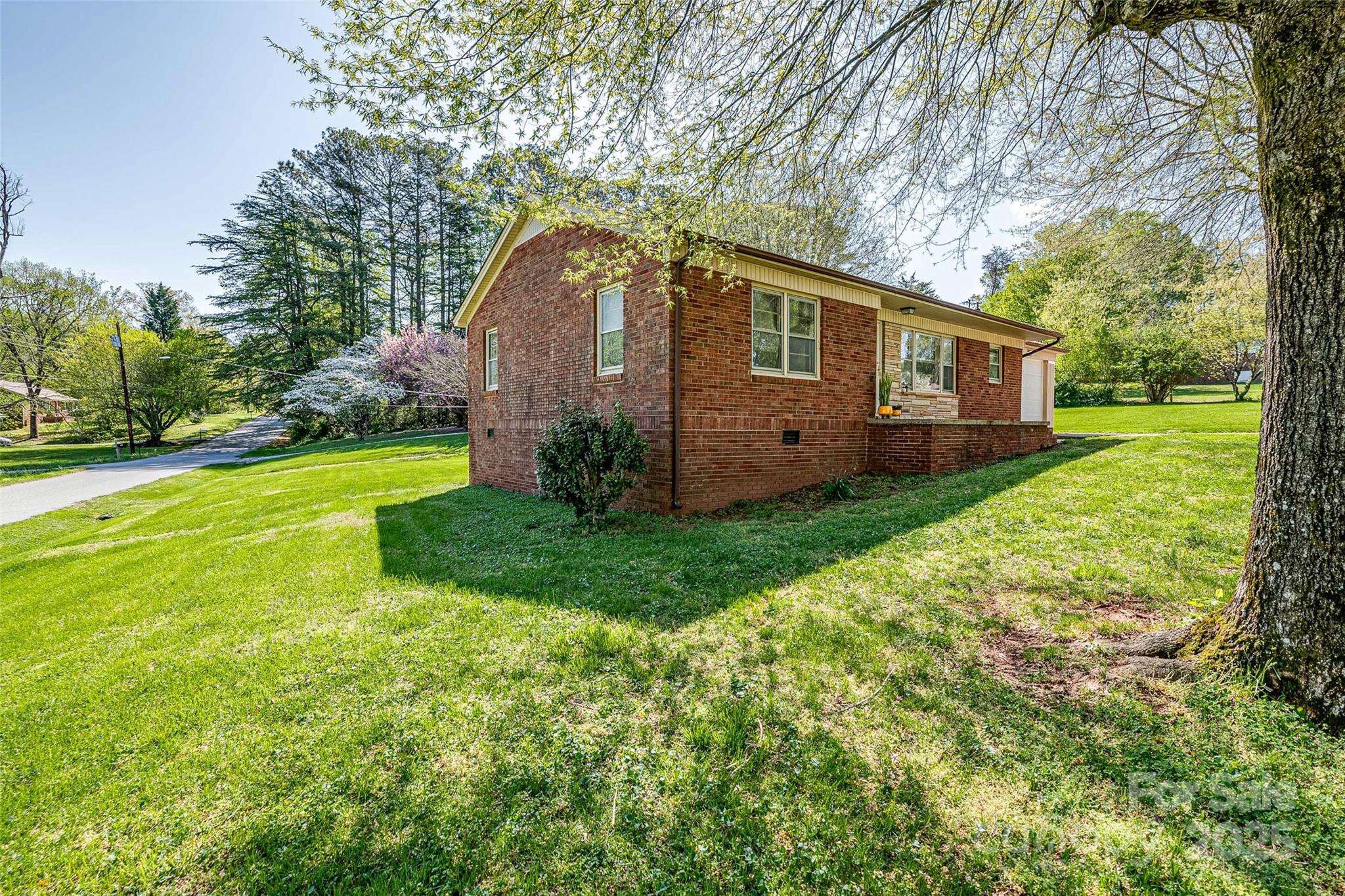 Conover, North Carolina 28613, United States, 3 Bedrooms Bedrooms, ,1 BathroomBathrooms,Residential,Under Contract,105890