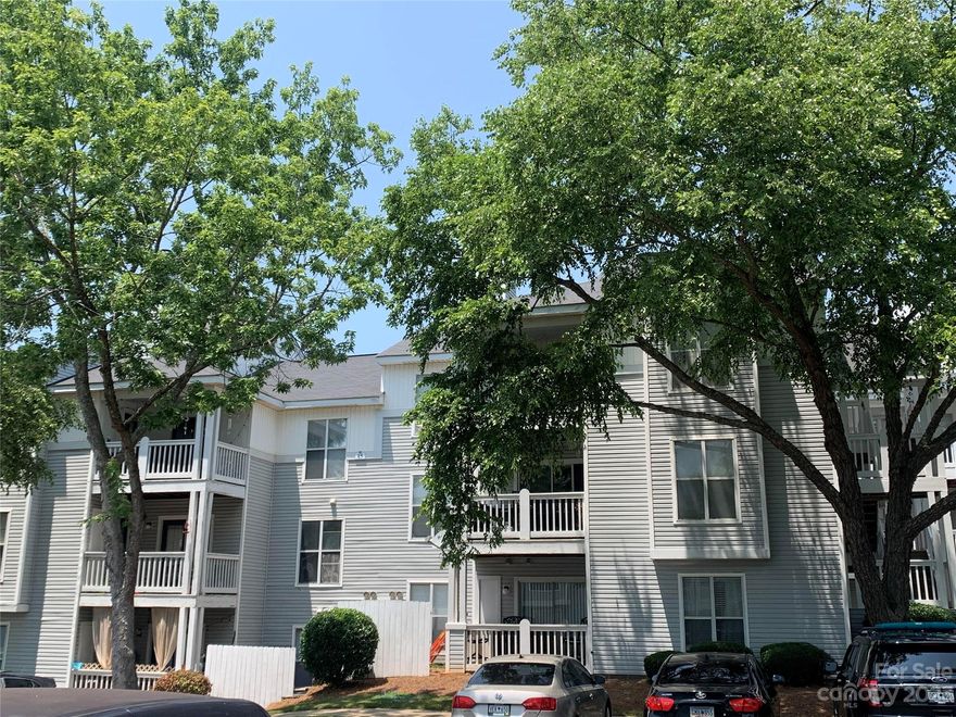 Tenant moving Aug 18 so this unit is now for sale for owner occupants!
This is a great opportunity to own a first floor condo in the highy desired community of Lake Wylie!  The open floor plan has spacious rooms.  Bedroom features a large walk in closet. Kitchen open to the dining room makes it good to entertain. Covered patio offers an extra space to sit and relax. Close to shopping, restaurants and the charlotte airport is not far away.   Carpet  and flooring recently replaced.  Freshly painted during ownership.  Outside compressor on AC replaced.  You wont want to miss this opportunity!
