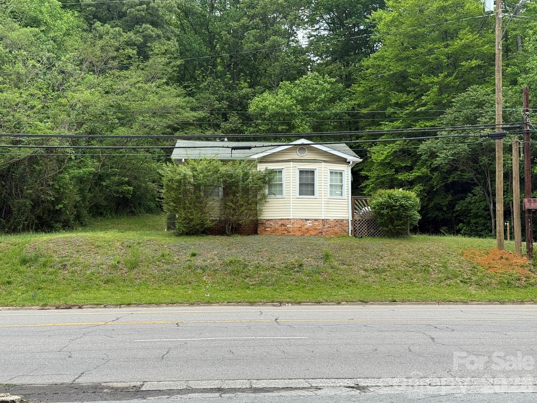 880 N Main Street
