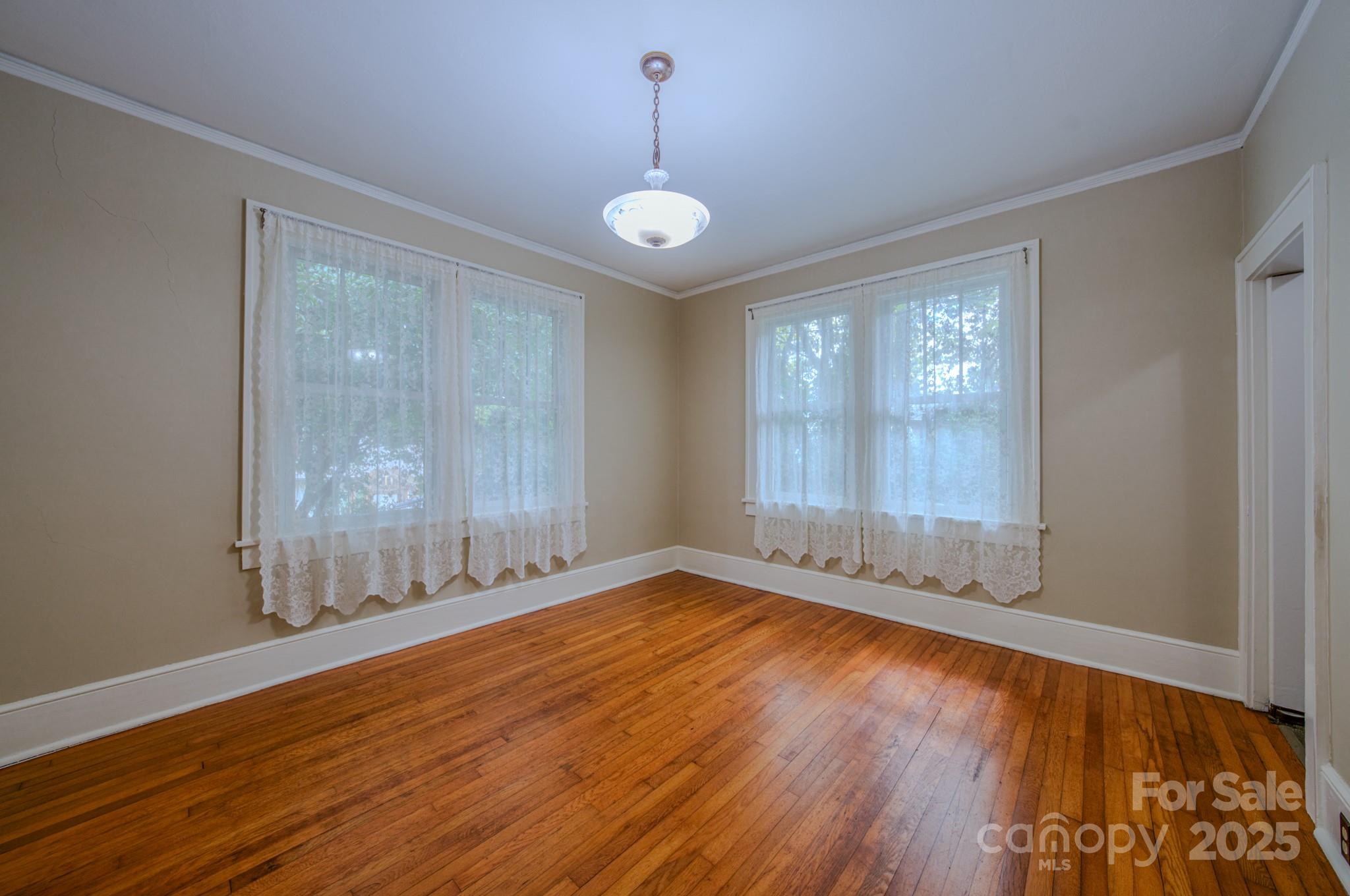 Larchmont Park - Residential