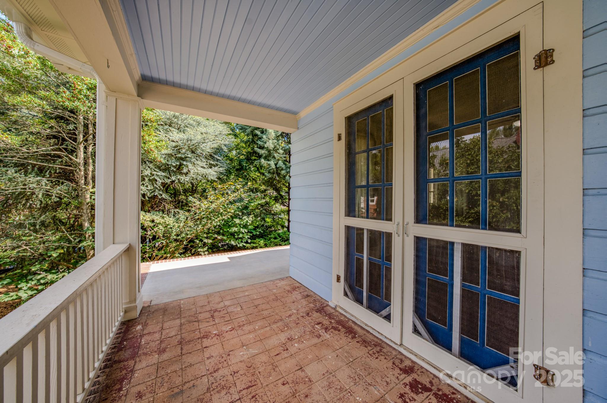 Larchmont Park - Residential