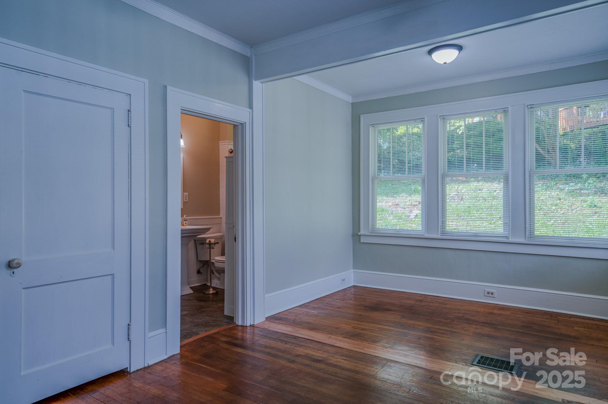 Larchmont Park - Residential