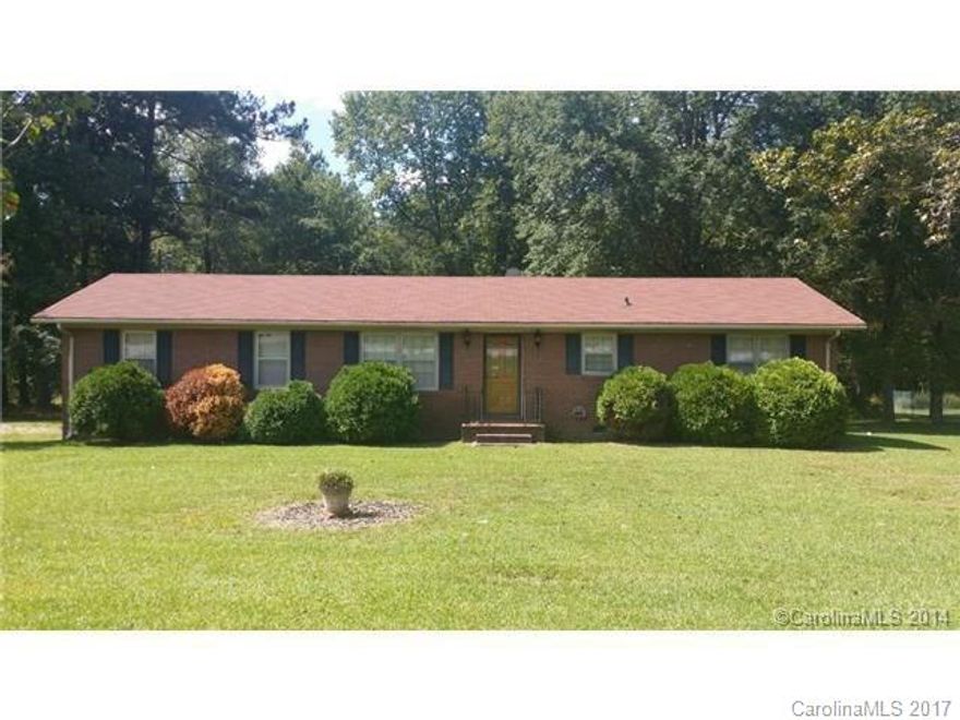 Beautiful 2bedroom home in a nice quiet neighborhood.  This home is full of potential and just waiting for you to come add your personal touches.