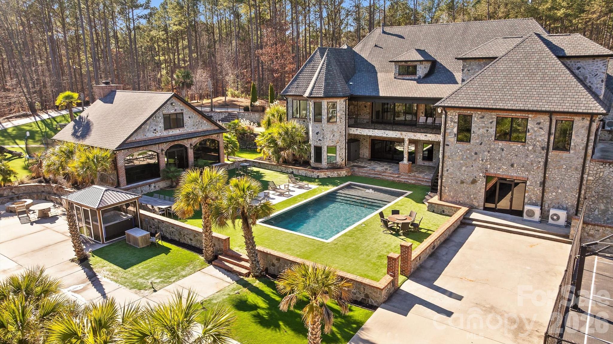 Twin Coves - Residential