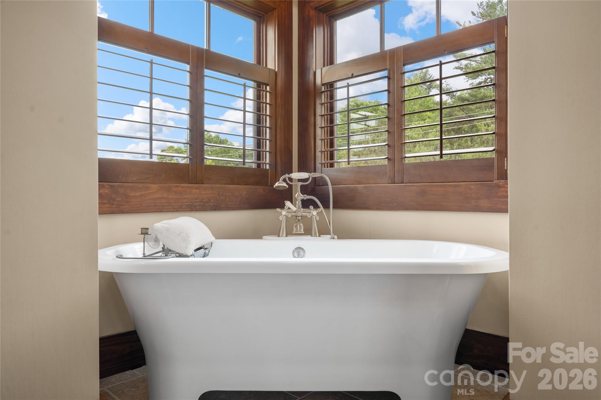 Pinnacle Falls - Residential