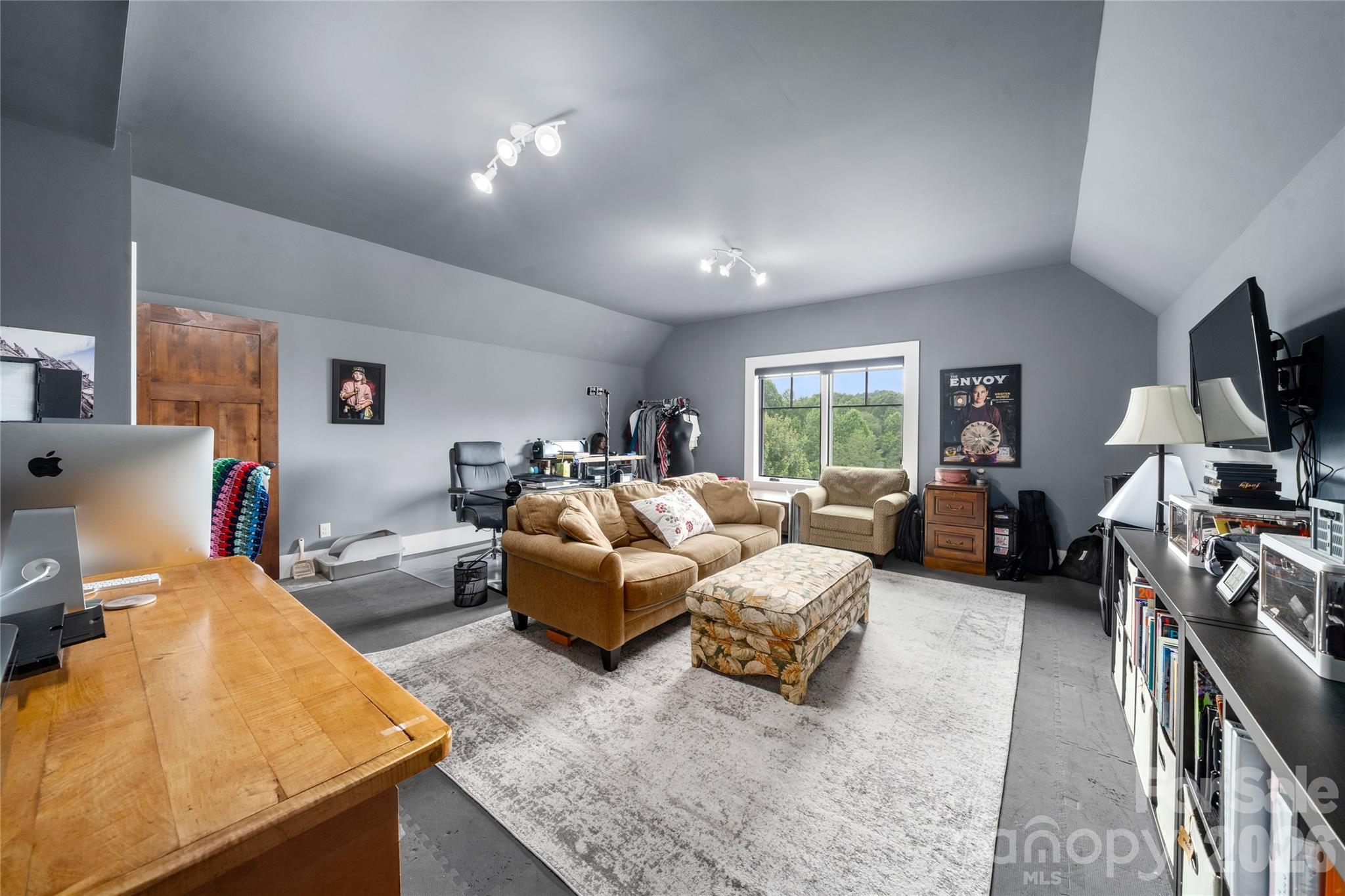 Pinnacle Falls - Residential