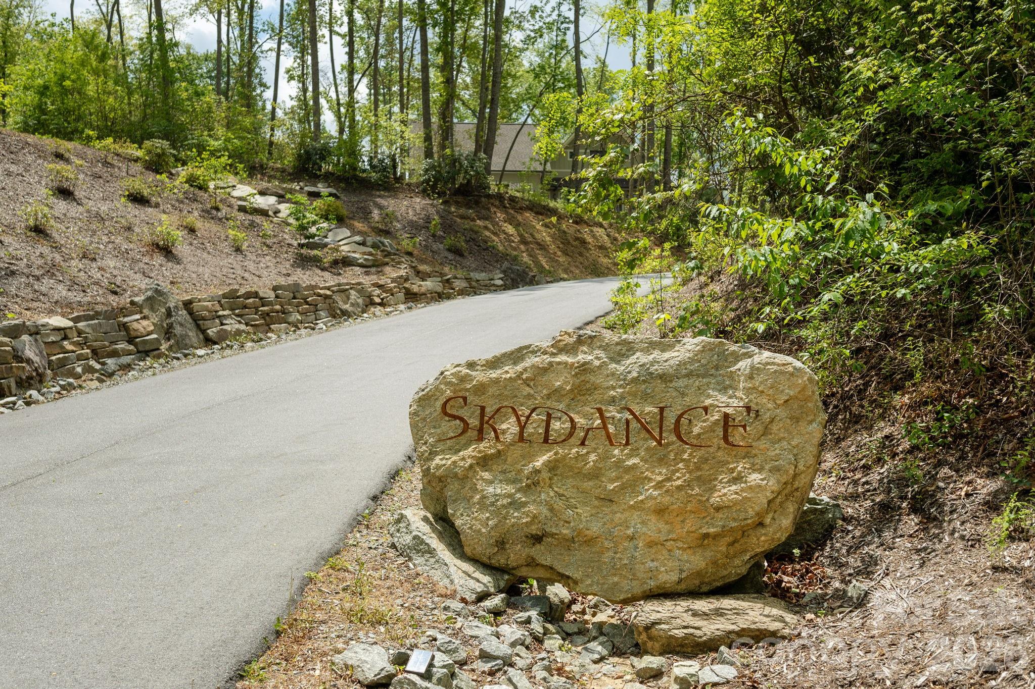 Skydance - Land