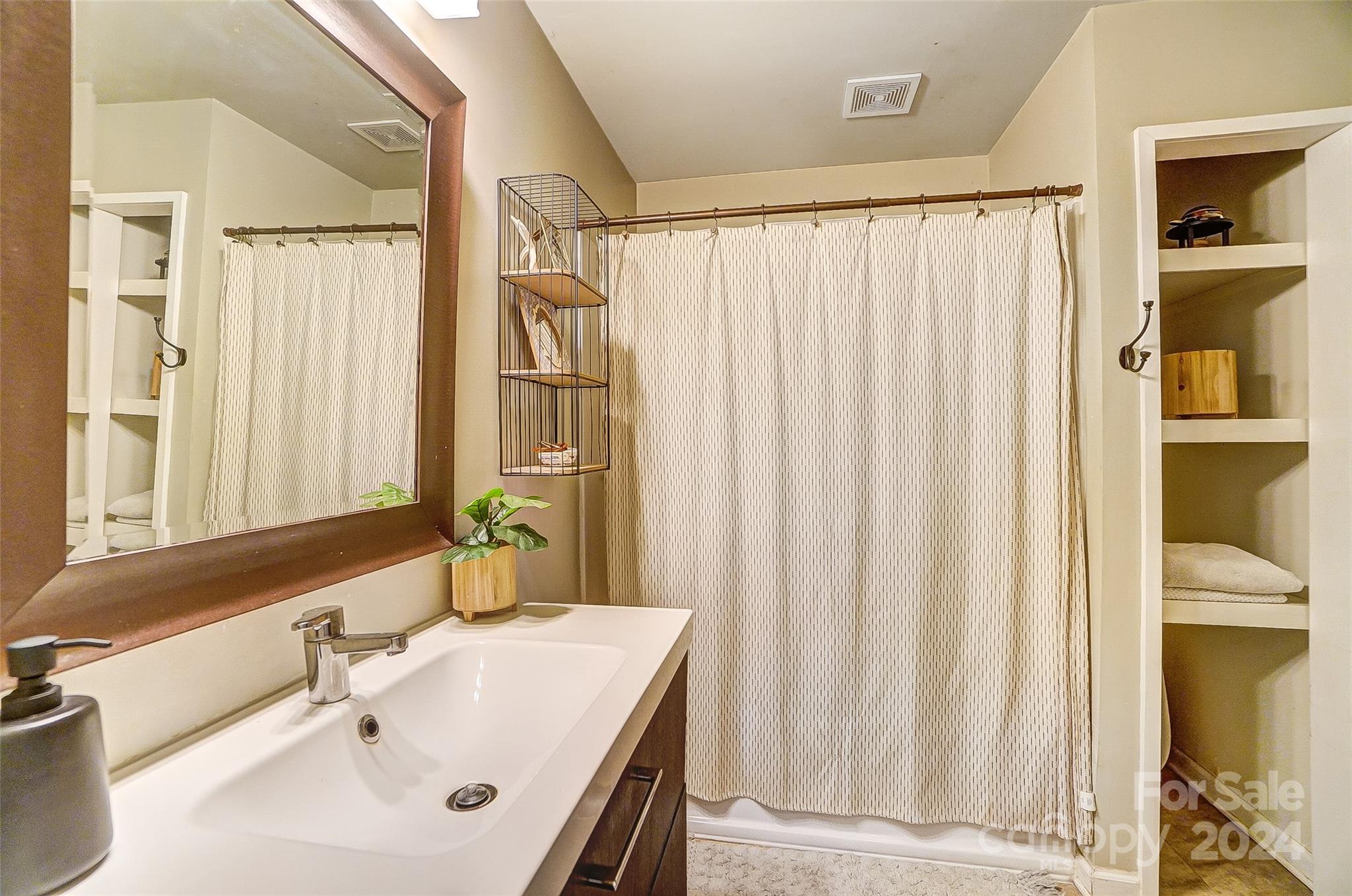 Tega Cay - Residential