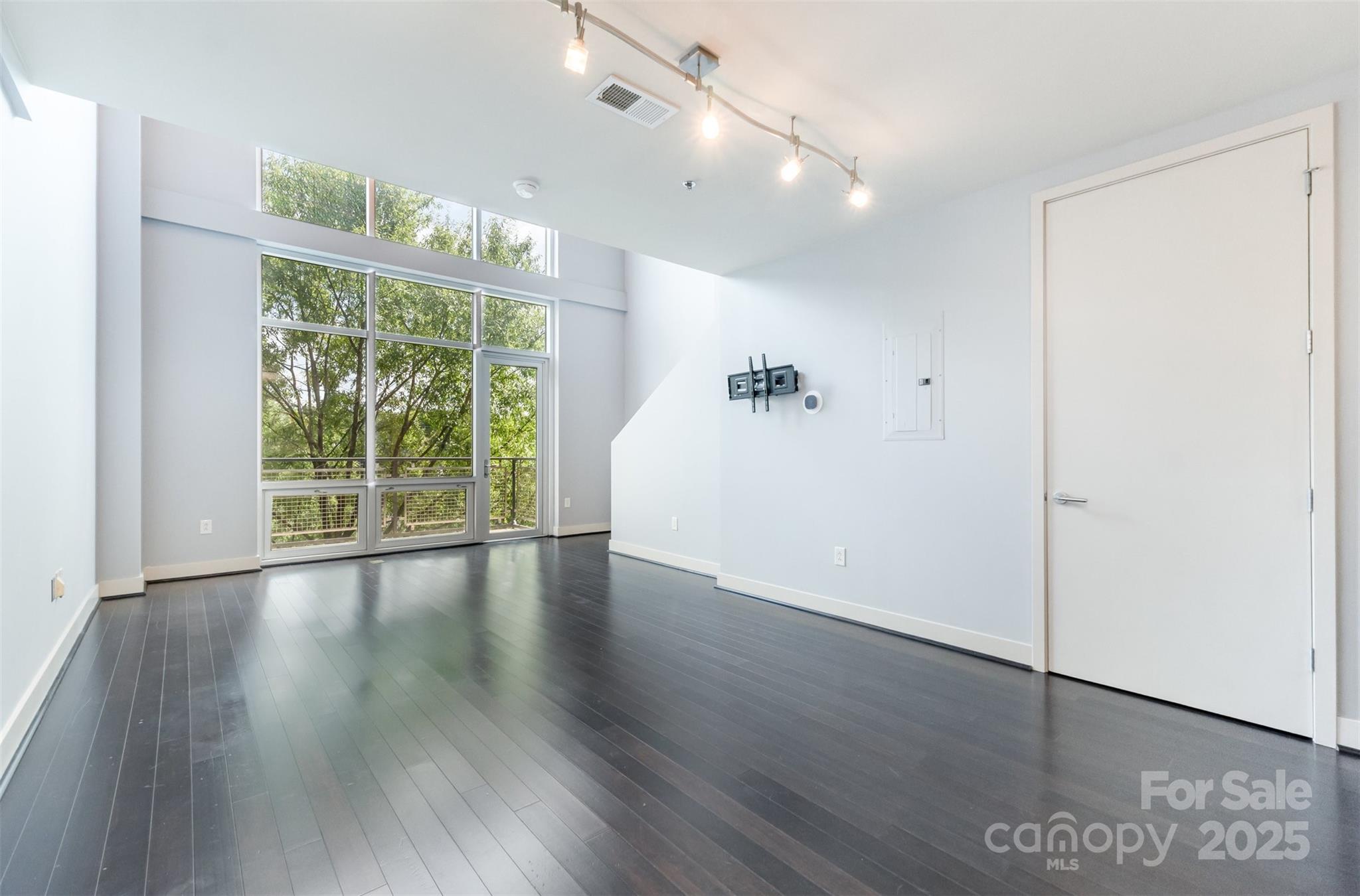 1133 Metropolitan Avenue 302