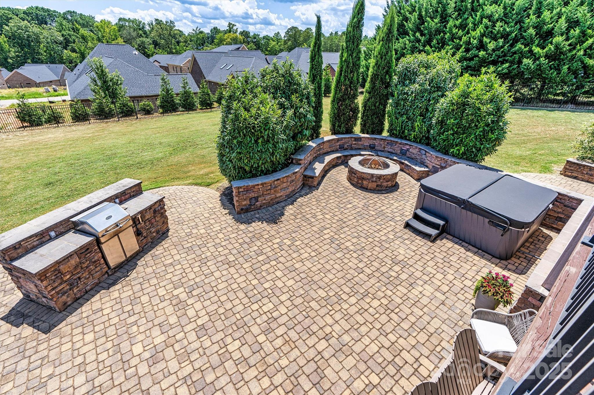 2576 Shanklin Lane S