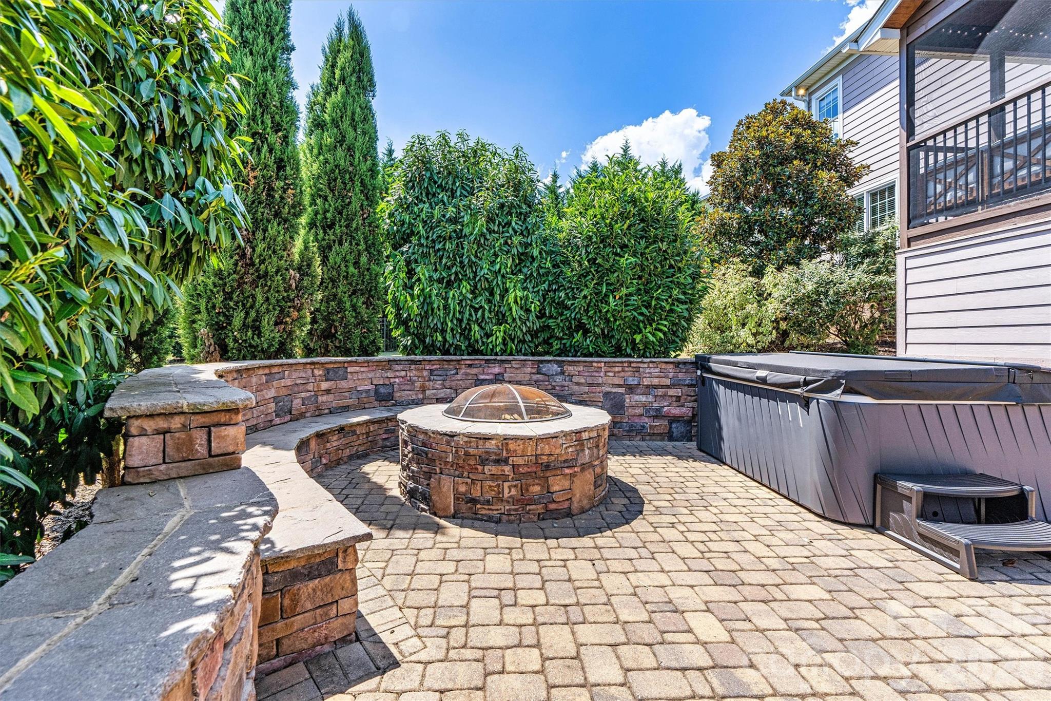 WESTPORT LAKESIDE - Residential