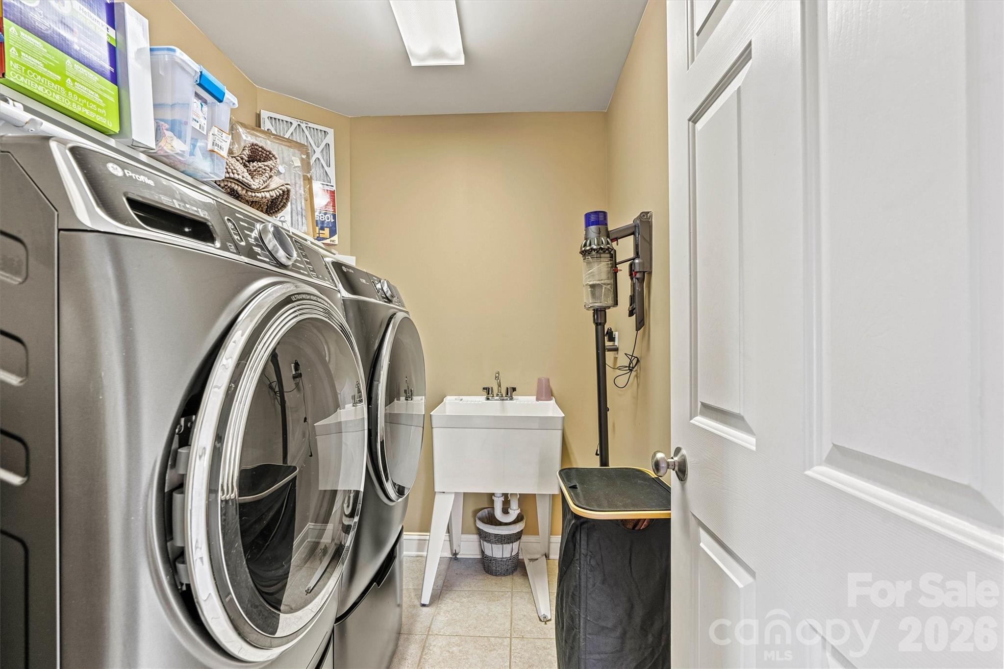 WESTPORT LAKESIDE - Residential