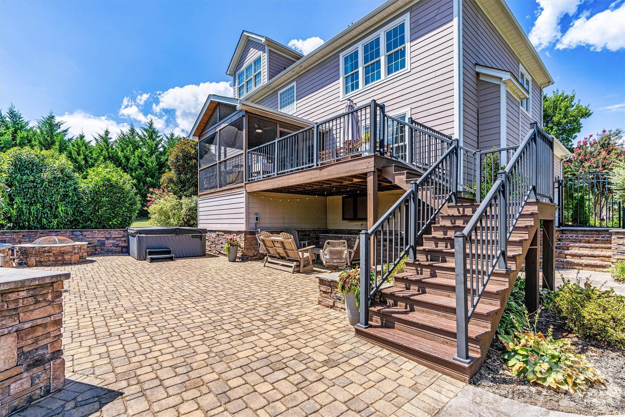 2576 Shanklin Lane S