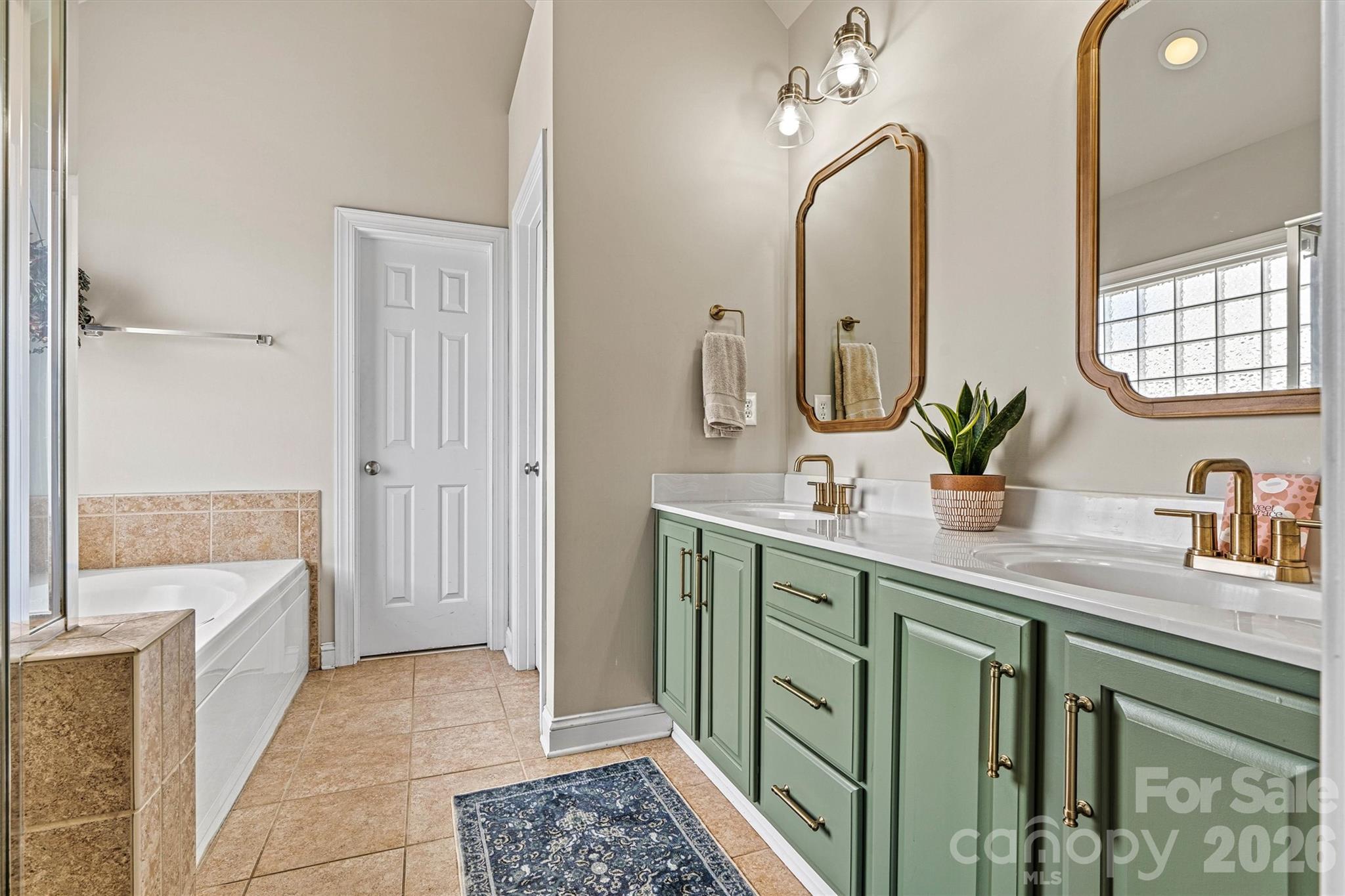 WESTPORT LAKESIDE - Residential