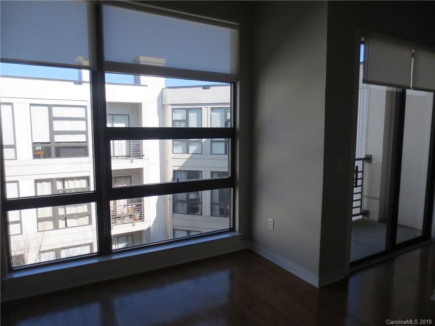 Beautiful studio 1 bedroom condo situated in Uptown Charlotte in the heart of the cities' nightlife and surrounded by tremendous cultural experiences. You will be walking distance to restaurants, pubs and Charlotte sporting events.  This unit features granite counter tops, fresh painted and newly updated shower.  Visit www.northpointam.com to apply.