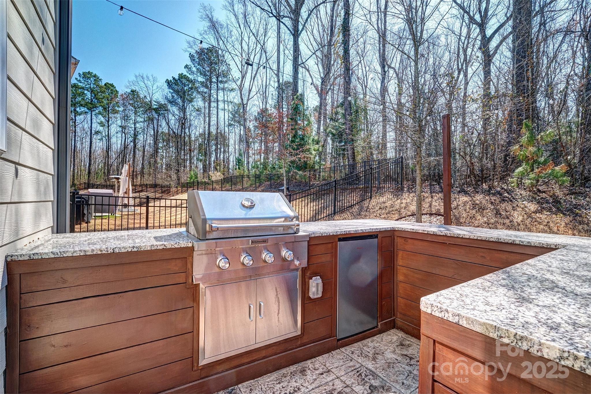 Lake Crest - Residential