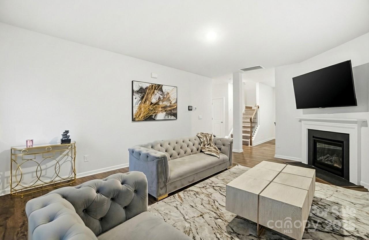 7576 Stonehouse Drive