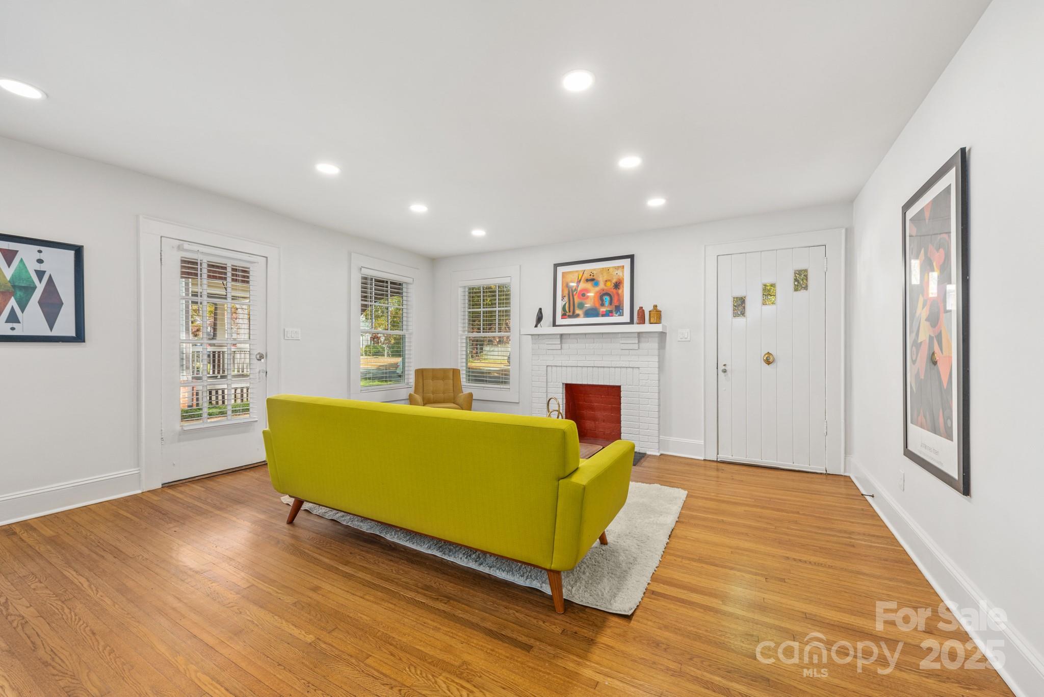 2434 Shenandoah Avenue