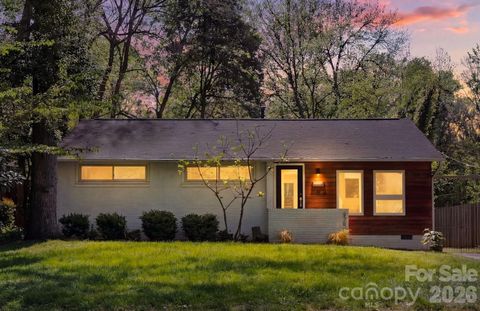 Photo of 820 Manhasset Road, Charlotte, NC 28209 (MLS # 4365197)