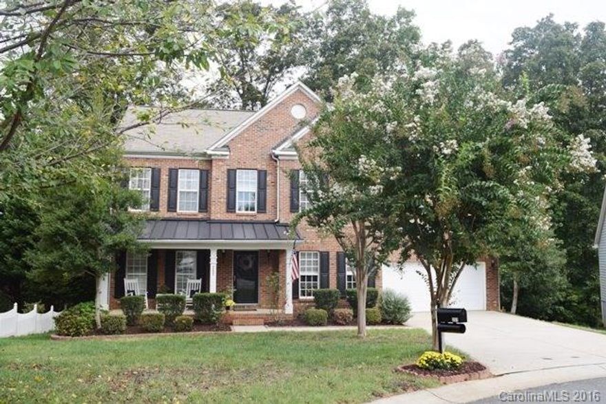 Immaculate home in Knightsbridge! Cul de sac lot, rocking chair front porch, well maintained yard, full irrigation. Spacious great room opens to vaulted sunroom overlooking private deck w/ wooded view. Granite kitchen w/ stainless appliances, gas range, and work island. Huge master bedroom, roomy walk-in closet and master bath! Community offers a beautiful clubhouse, pool and tennis courts!