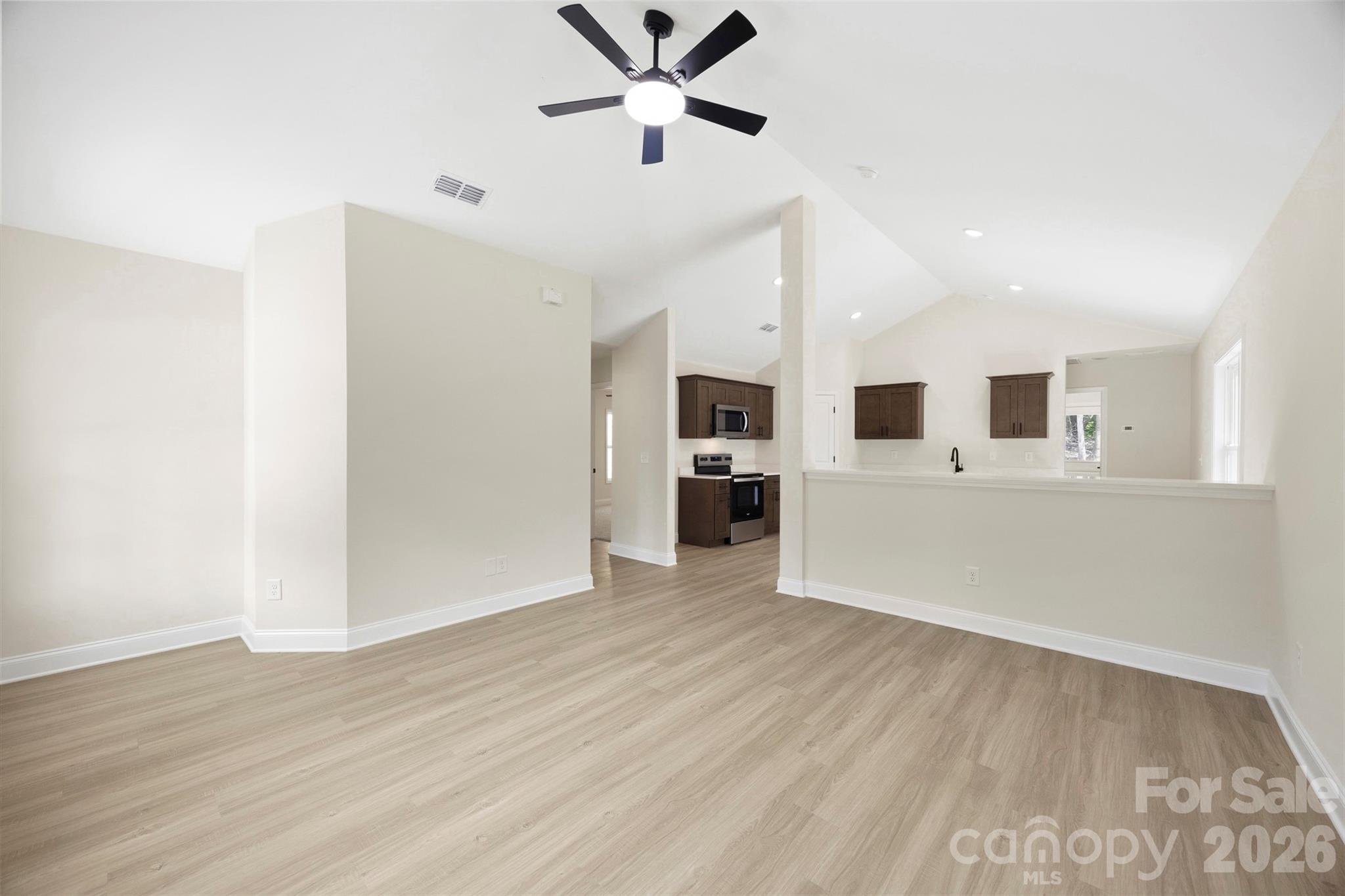 204 Knollwood Circle
