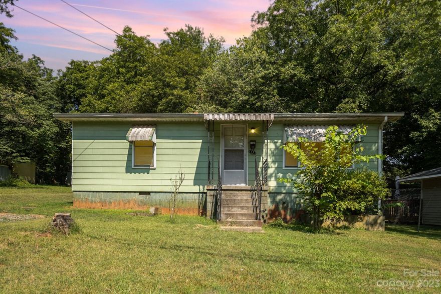 Welcome to this hidden gem in the heart of Statesville! This delightful 2 bedroom, 1 bath home is an excellent investment opportunity for savvy buyers looking to capitalize on the thriving real estate market. With its convenient location and fantastic potential, this property promises a rewarding return on investment.

While this home requires TLC, it offers boundless potential to create a highly desirable living space or income property.

Act quickly and schedule a viewing today to discover the untapped potential of this gem!